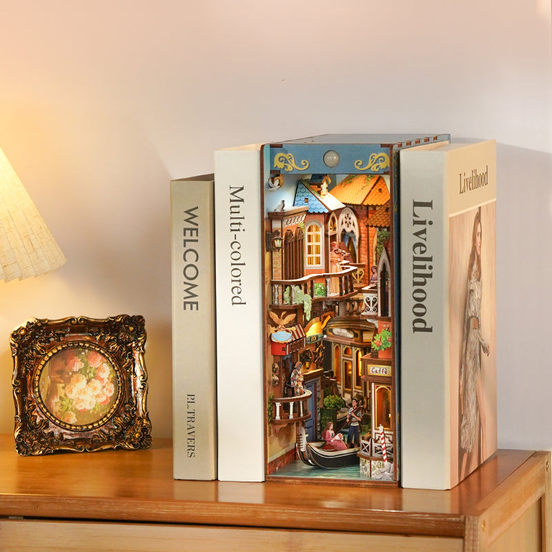 BOOK NOOK Venetian Dreams: Bring the Magic of Venice into Your Home