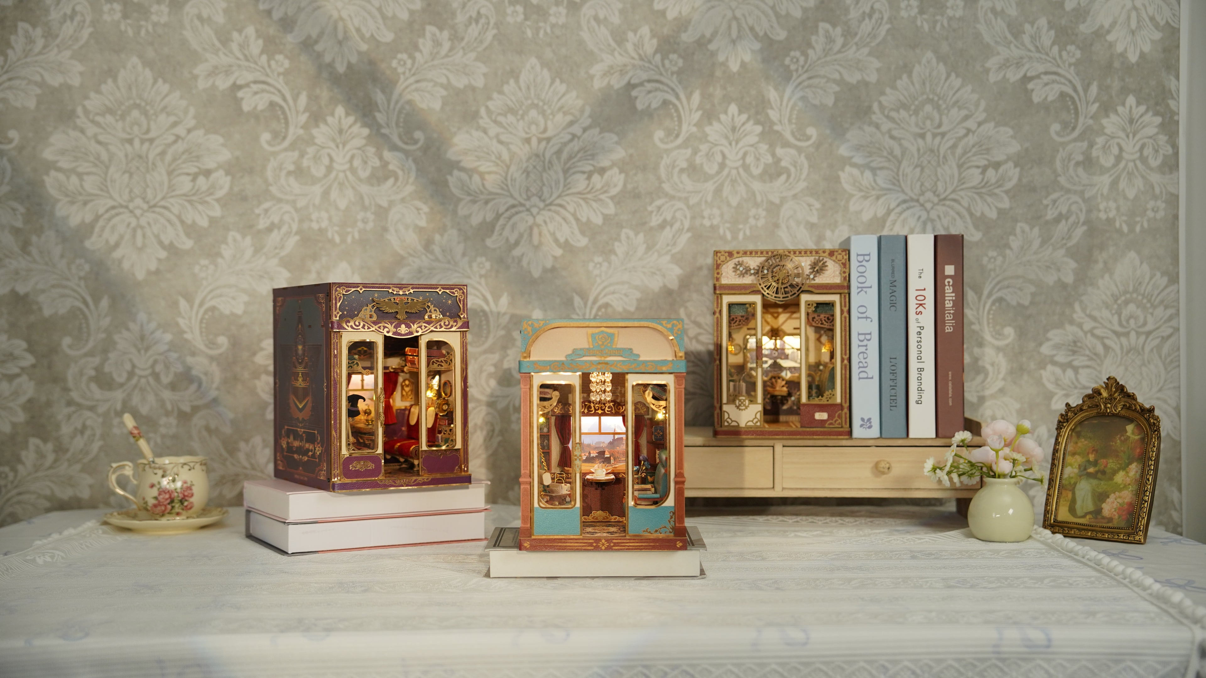 Tonecheer Book Nook Infinty Train Cabin Kit